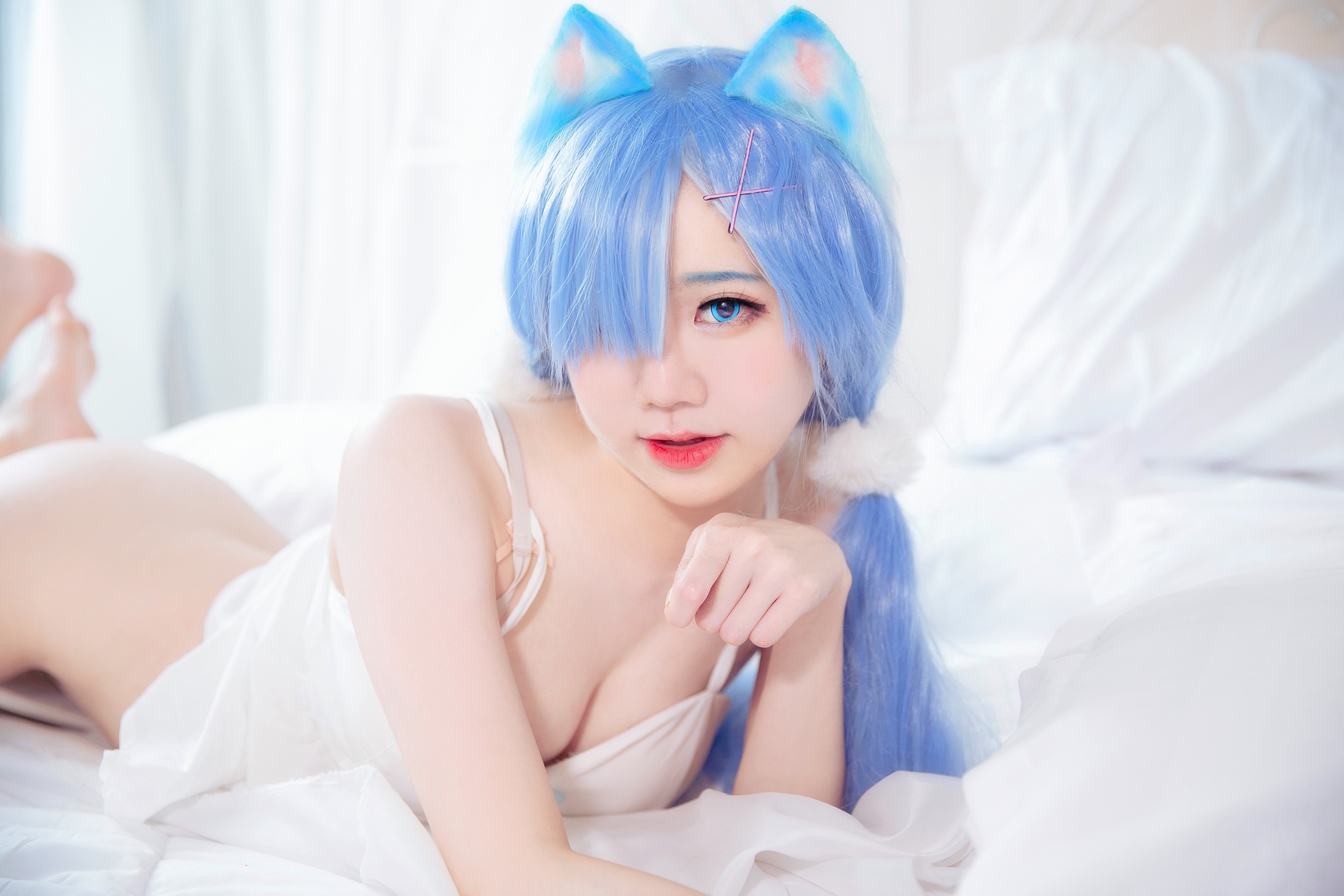 图片[1]-Sally Dorasnow – NO.038 Rem White Kitty [49P]-XikXak
